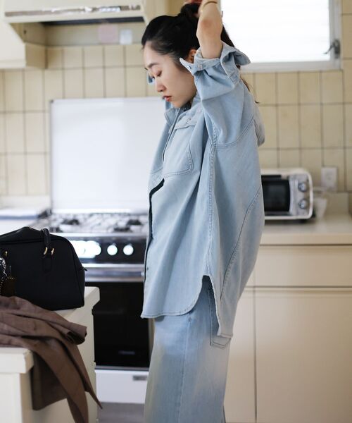 le.coeur blanc（ルクールブラン）の「HealthyDENIMヘルシーデニムAlmondShirt（シャツ/ブラウス・レディース・サックスブルー/イエロー・38）」の8枚目の写真