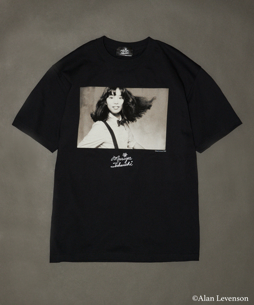 JOURNAL STANDARD（ジャーナルスタンダード）の「竹内まりや / Mariya Takeuchi PLASTIC LOVE プリント Tシャツ（Tシャツ/カットソー・メンズ・ホワイト/ブラック・X-LARGE/LARGE/MEDIUM/SMALL）」の2枚目の写真