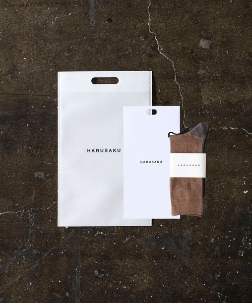 HARUSAKU(ハルサク)の「HARUSAKU:SIngle Back LIne Socks GIFT 1P SET :ハルサク メンズシングル バックライン ソックス プレゼントギフトセット 1足(ソックス/靴下・メンズ・ブラウン/ホワイト系その他/イエロー系その他/ネイビー・L/M)」の2枚目の写真