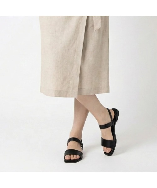 Mode et Jacomo（モードエジャコモ）の「シンプルフラットストラップサンダル（サンダル・レディース・ブラック/シルバー/ゴールド・22.5cm/23cm/23.5cm/24cm/24.5cm）」の2枚目の写真