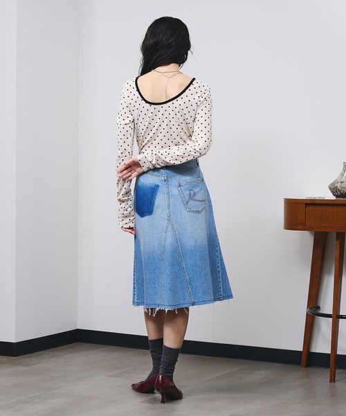 ROSE BUD(ローズバッド)の「PANEL DENIM MINI SKIRT(デニムスカート・レディース・ライトインディゴブルー・S)」の7枚目の写真