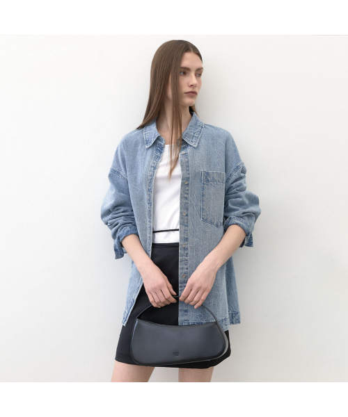 ATELIER NAIN(アトリエナイン)の「CURVE UNBALANCED DENIM SHIRT(BL-4303)(シャツ/ブラウス・レディース・ブルー・FREE)」の1枚目の写真