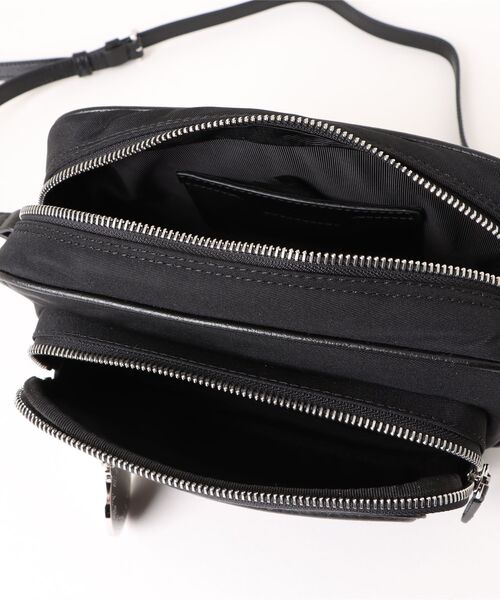 STELLA McCARTNEY（ステラマッカートニー）の「Dartmoor ECONYL Crossbody Camera Bag / Dartmoor ECONYL クロスボディカメラバッグ（ショルダーバッグ・レディース・ブラック・ONE SIZE）」の8枚目の写真