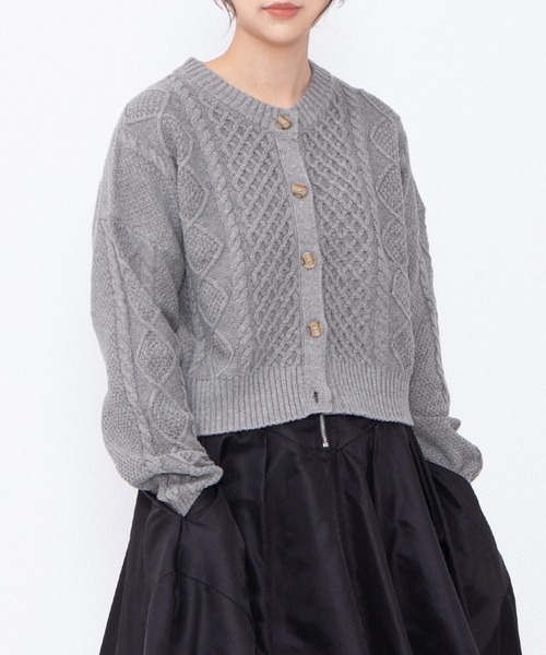 PUNYUS（プニュズ）の「ケーブルニットカーディガン（カーディガン/ボレロ・レディース・レッド/ホワイト/グレー・1/2/3/4/5）」の3枚目の写真