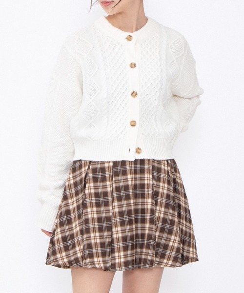 PUNYUS（プニュズ）の「ケーブルニットカーディガン（カーディガン/ボレロ・レディース・レッド/ホワイト/グレー・1/2/3/4/5）」の2枚目の写真