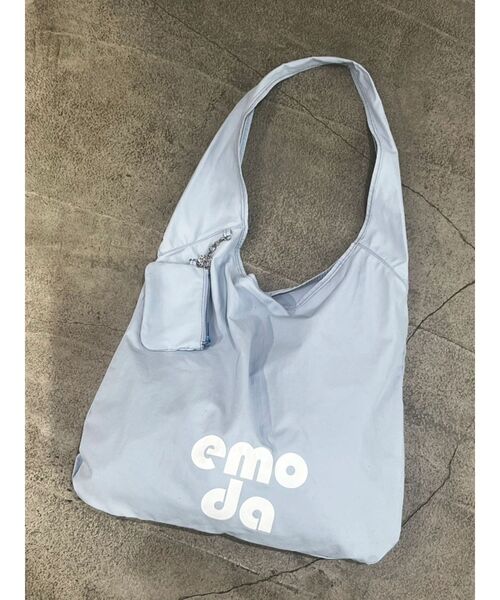 EMODA（エモダ）の「ワイドチャームトートバッグ（トートバッグ・レディース・ホワイト/ブラック/ピンク/ブルー/ブラウン・FREE）」の4枚目の写真