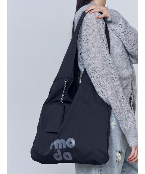 EMODA（エモダ）の「ワイドチャームトートバッグ（トートバッグ・レディース・ホワイト/ブラック/ピンク/ブルー/ブラウン・FREE）」の6枚目の写真