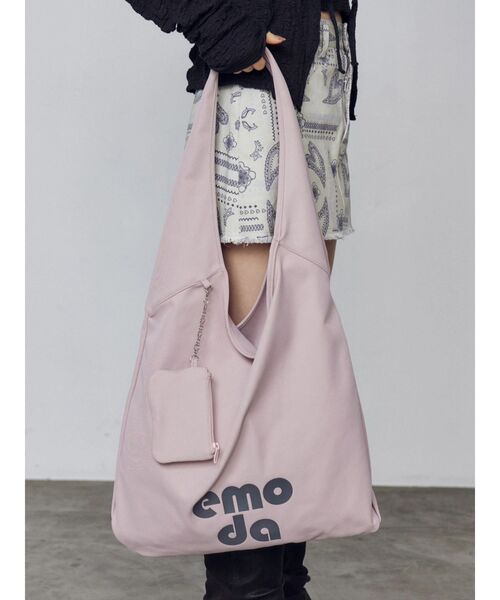 EMODA（エモダ）の「ワイドチャームトートバッグ（トートバッグ・レディース・ホワイト/ブラック/ピンク/ブルー/ブラウン・FREE）」の15枚目の写真