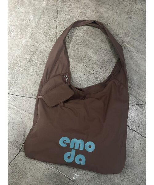 EMODA（エモダ）の「ワイドチャームトートバッグ（トートバッグ・レディース・ホワイト/ブラック/ピンク/ブルー/ブラウン・FREE）」の13枚目の写真