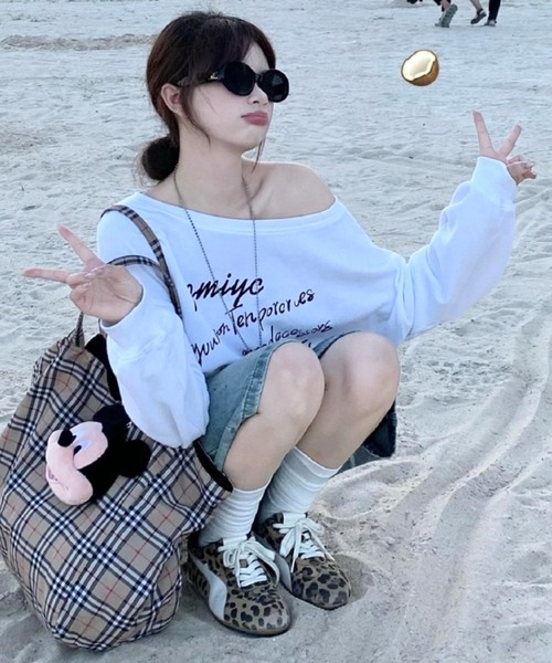 Vipoa(ヴィポア)の「Off shoulder logo print sweatshirt(スウェット・レディース・グレー/ホワイト・FREE)」の19枚目の写真