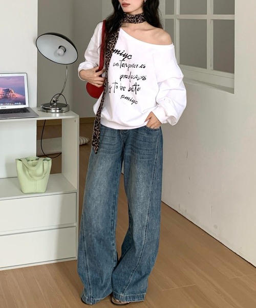 Vipoa(ヴィポア)の「Off shoulder logo print sweatshirt(スウェット・レディース・グレー/ホワイト・FREE)」の4枚目の写真