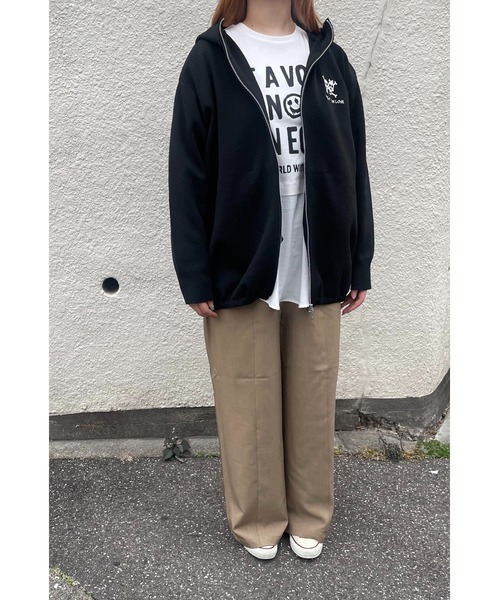 WORLD WIDE LOVE!（ワールドワイドラブ）の「WWL!オーバーサイズパーカー（パーカー・レディース・キャメル/ライトベージュ/ブラック・1）」の2枚目の写真