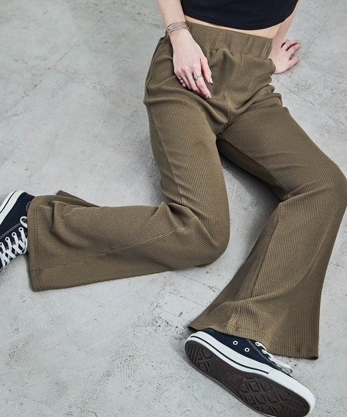 Fashion Letter(ファッションレター)の「針抜きテレコ フレアリブニットパンツ(その他パンツ・レディース・グレイッシュベージュ/カーキ/ブラック/杢グレー・M)」の1枚目の写真