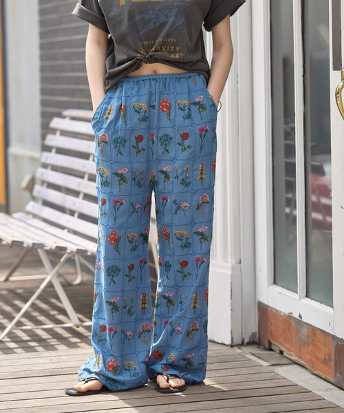 GEORGE'S(ジョージズ)の「モチーフ刺繍パンツ(その他パンツ・レディース・オフホワイト/ブラック/ブルー・SMALL/MEDIUM)」の3枚目の写真