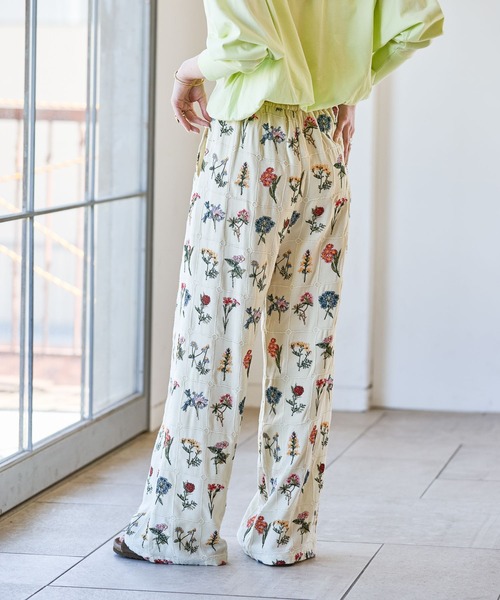 GEORGE'S(ジョージズ)の「モチーフ刺繍パンツ(その他パンツ・レディース・オフホワイト/ブラック/ブルー・SMALL/MEDIUM)」の14枚目の写真