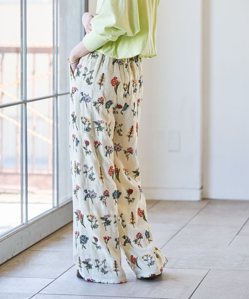 GEORGE'S(ジョージズ)の「モチーフ刺繍パンツ(その他パンツ・レディース・オフホワイト/ブラック/ブルー・SMALL/MEDIUM)」の15枚目の写真