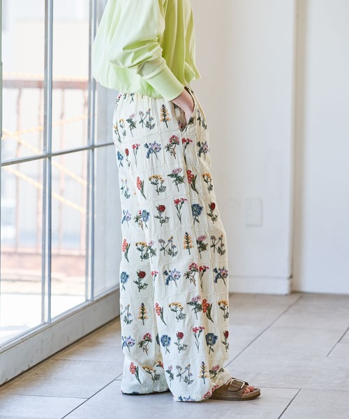 GEORGE'S(ジョージズ)の「モチーフ刺繍パンツ(その他パンツ・レディース・オフホワイト/ブラック/ブルー・SMALL/MEDIUM)」の16枚目の写真