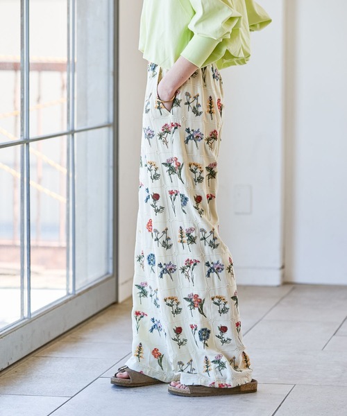 GEORGE'S(ジョージズ)の「モチーフ刺繍パンツ(その他パンツ・レディース・オフホワイト/ブラック/ブルー・SMALL/MEDIUM)」の21枚目の写真