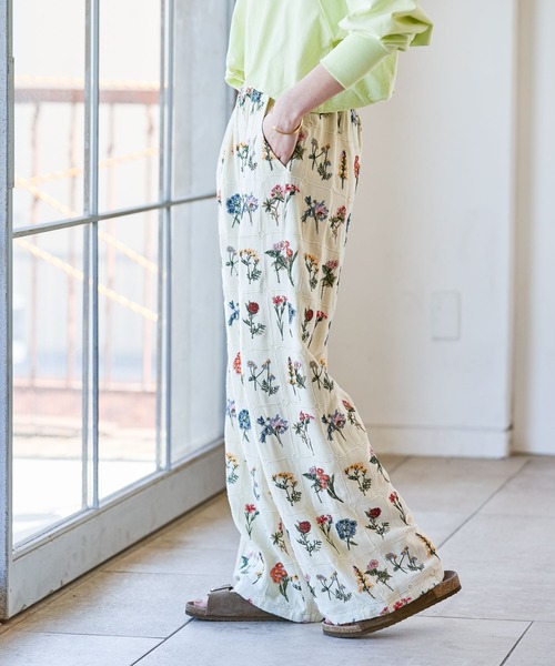 GEORGE'S(ジョージズ)の「モチーフ刺繍パンツ(その他パンツ・レディース・オフホワイト/ブラック/ブルー・SMALL/MEDIUM)」の22枚目の写真