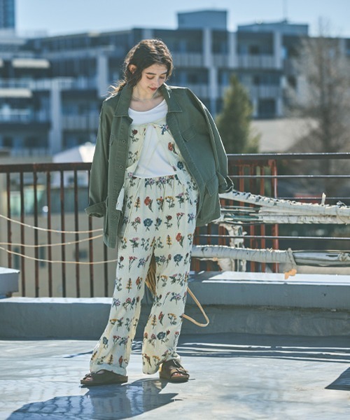 GEORGE'S(ジョージズ)の「モチーフ刺繍パンツ(その他パンツ・レディース・オフホワイト/ブラック/ブルー・SMALL/MEDIUM)」の7枚目の写真