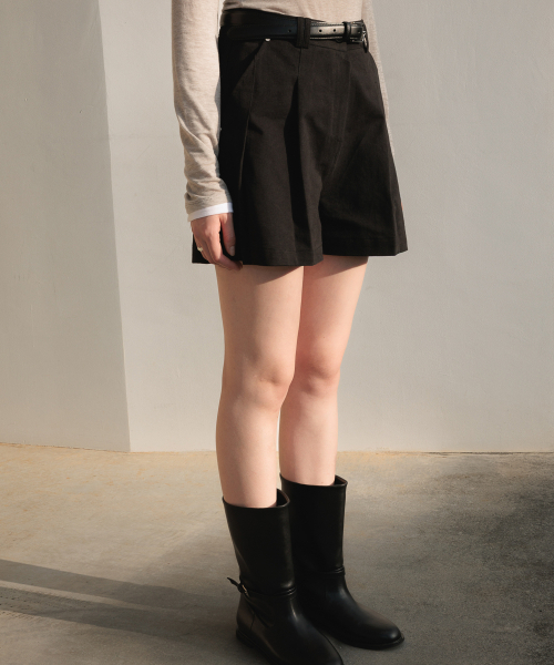 DEHEVE（デヘヴェ）の「Double Pintuck Half Pants [Black]（その他パンツ・レディース・ブラック・MEDIUM/SMALL）」の2枚目の写真