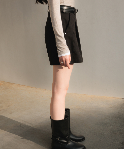 DEHEVE（デヘヴェ）の「Double Pintuck Half Pants [Black]（その他パンツ・レディース・ブラック・MEDIUM/SMALL）」の3枚目の写真