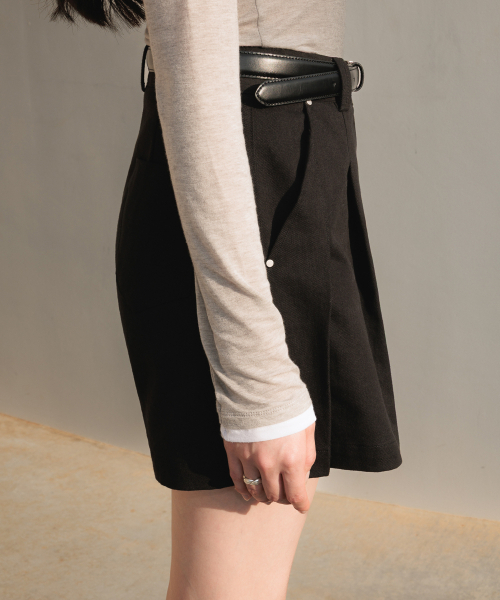 DEHEVE（デヘヴェ）の「Double Pintuck Half Pants [Black]（その他パンツ・レディース・ブラック・MEDIUM/SMALL）」の4枚目の写真