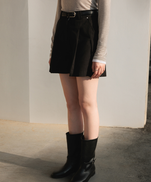 DEHEVE（デヘヴェ）の「Double Pintuck Half Pants [Black]（その他パンツ・レディース・ブラック・MEDIUM/SMALL）」の7枚目の写真