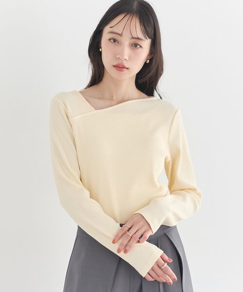 earth music&ecology(アースミュージックアンドエコロジー)の「アシメネックリブプルオーバー(Tシャツ/カットソー・レディース・ブラック/アイボリー/ライトイエロー/ライトグリーン・FREE)」の1枚目の写真