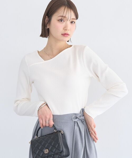 earth music&ecology(アースミュージックアンドエコロジー)の「アシメネックリブプルオーバー(Tシャツ/カットソー・レディース・ブラック/アイボリー/ライトイエロー/ライトグリーン・FREE)」の2枚目の写真