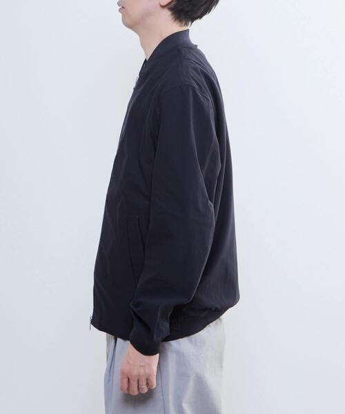 MEN'S MELROSE（メンズメルローズ）の「サークルストレッチフライトジャケット | 軽量 / ストレッチ / 吸水速乾（ブルゾン・メンズ・ベージュ/ネイビー/チャコールグレー・3/4）」の5枚目の写真