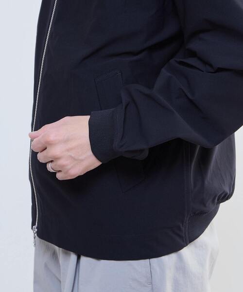 MEN'S MELROSE（メンズメルローズ）の「サークルストレッチフライトジャケット | 軽量 / ストレッチ / 吸水速乾（ブルゾン・メンズ・ベージュ/ネイビー/チャコールグレー・3/4）」の9枚目の写真