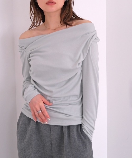 AKTE(アクテ)の「アシンメトリーギャザーカットソープルオーバー(Tシャツ/カットソー・レディース・アイボリー/チャコールグレー/セージグリーン・FREE)」の11枚目の写真