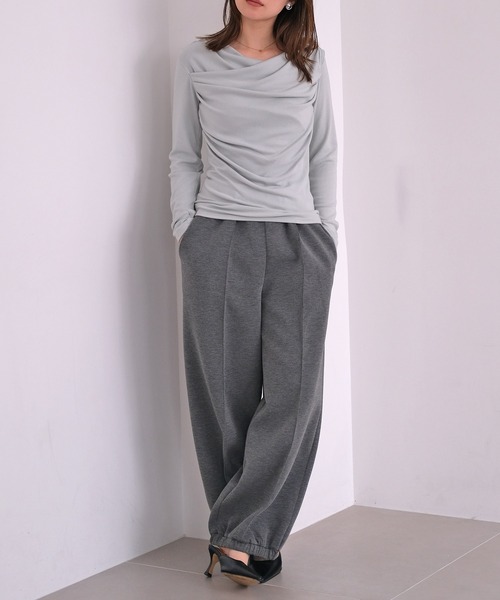 AKTE(アクテ)の「アシンメトリーギャザーカットソープルオーバー(Tシャツ/カットソー・レディース・アイボリー/チャコールグレー/セージグリーン・FREE)」の12枚目の写真