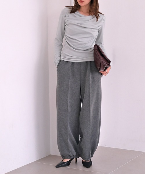 AKTE(アクテ)の「アシンメトリーギャザーカットソープルオーバー(Tシャツ/カットソー・レディース・アイボリー/チャコールグレー/セージグリーン・FREE)」の13枚目の写真