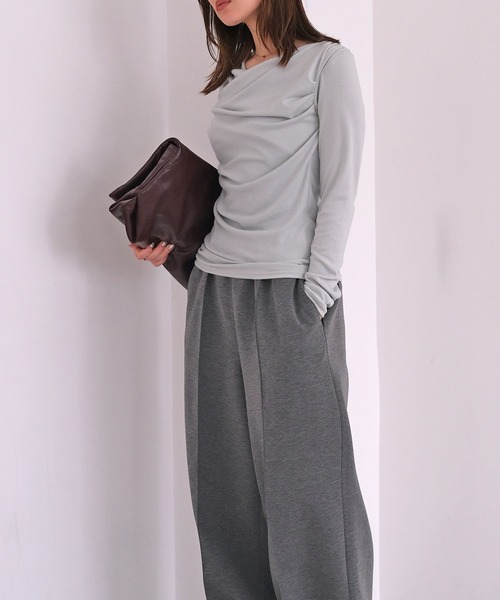 AKTE(アクテ)の「アシンメトリーギャザーカットソープルオーバー(Tシャツ/カットソー・レディース・アイボリー/チャコールグレー/セージグリーン・FREE)」の14枚目の写真