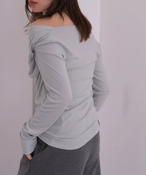 AKTE(アクテ)の「アシンメトリーギャザーカットソープルオーバー(Tシャツ/カットソー・レディース・アイボリー/チャコールグレー/セージグリーン・FREE)」の15枚目の写真