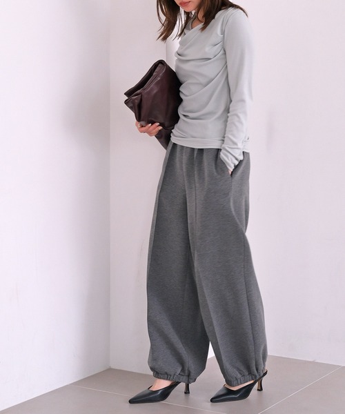 AKTE(アクテ)の「アシンメトリーギャザーカットソープルオーバー(Tシャツ/カットソー・レディース・アイボリー/チャコールグレー/セージグリーン・FREE)」の16枚目の写真