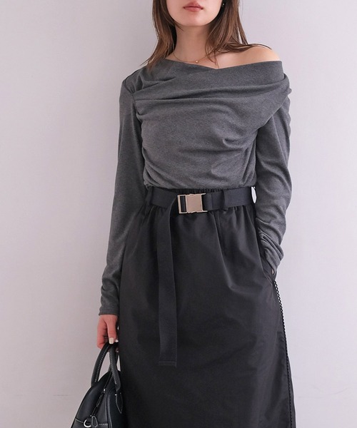 AKTE(アクテ)の「アシンメトリーギャザーカットソープルオーバー(Tシャツ/カットソー・レディース・アイボリー/チャコールグレー/セージグリーン・FREE)」の17枚目の写真