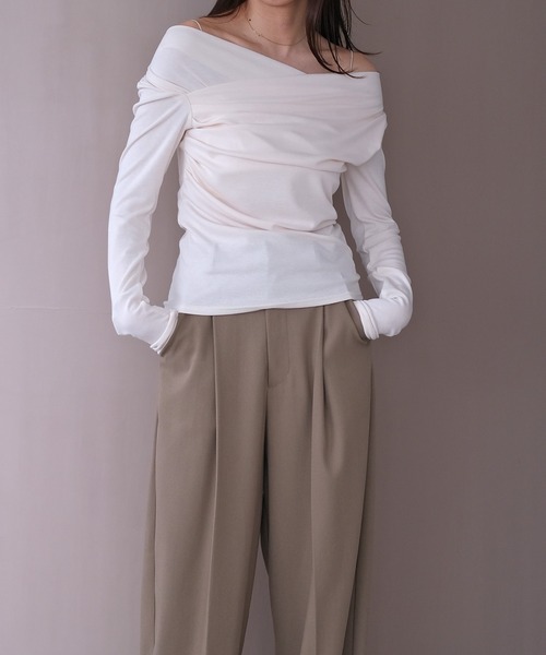 AKTE(アクテ)の「アシンメトリーギャザーカットソープルオーバー(Tシャツ/カットソー・レディース・アイボリー/チャコールグレー/セージグリーン・FREE)」の21枚目の写真