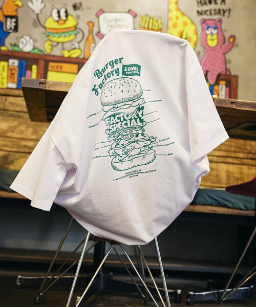 FREAK'S STORE(フリークスストア)の「限定展開 Burger Factory×FREAK'S STORE バーガーファクトリー 別注 ビッグシルエット バックプリント クルーネック Tシャツ(Tシャツ/カットソー・メンズ・ピンク/ブラウン/ホワイト/アッシュグレー/ブラック・LARGE/MEDIUM/SMALL)」の2枚目の写真