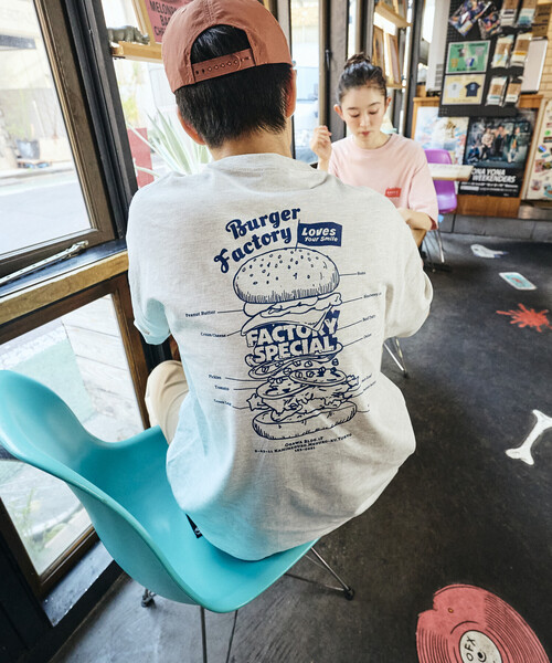 FREAK'S STORE(フリークスストア)の「限定展開 Burger Factory×FREAK'S STORE バーガーファクトリー 別注 ビッグシルエット バックプリント クルーネック Tシャツ(Tシャツ/カットソー・メンズ・ピンク/ブラウン/ホワイト/アッシュグレー/ブラック・LARGE/MEDIUM/SMALL)」の4枚目の写真
