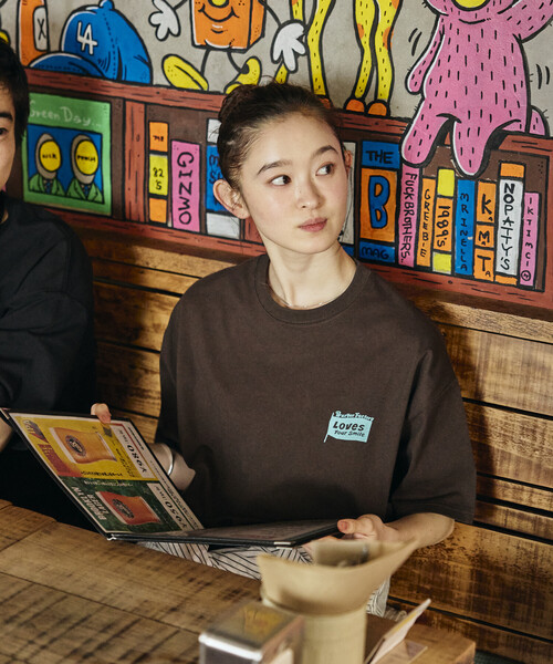 FREAK'S STORE(フリークスストア)の「限定展開 Burger Factory×FREAK'S STORE バーガーファクトリー 別注 ビッグシルエット バックプリント クルーネック Tシャツ(Tシャツ/カットソー・メンズ・ピンク/ブラウン/ホワイト/アッシュグレー/ブラック・LARGE/MEDIUM/SMALL)」の18枚目の写真