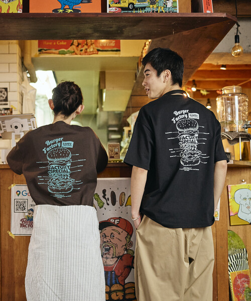 FREAK'S STORE(フリークスストア)の「限定展開 Burger Factory×FREAK'S STORE バーガーファクトリー 別注 ビッグシルエット バックプリント クルーネック Tシャツ(Tシャツ/カットソー・メンズ・ピンク/ブラウン/ホワイト/アッシュグレー/ブラック・LARGE/MEDIUM/SMALL)」の20枚目の写真