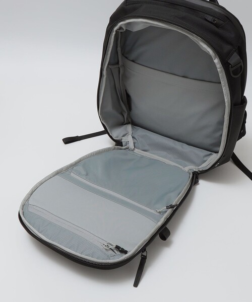 SHIPS（シップス）の「Aer: CITY PACK PRO 2 20L（トートバッグ・メンズ・ブラック・ONE SIZE）」の11枚目の写真