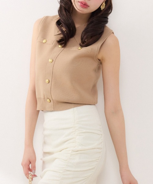 rienda(リエンダ)の「ゴールドボタンノースリニットトップス 春服 夏服 ノースリーブ(ニット/セーター・レディース・ライトピンク/グレー/キャメル/ネイビー・FREE)」の3枚目の写真