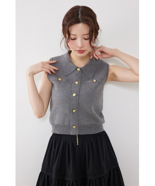 rienda(リエンダ)の「ゴールドボタンノースリニットトップス 春服 夏服 ノースリーブ(ニット/セーター・レディース・ライトピンク/グレー/キャメル/ネイビー・FREE)」の1枚目の写真