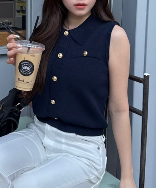 rienda(リエンダ)の「ゴールドボタンノースリニットトップス 春服 夏服 ノースリーブ(ニット/セーター・レディース・ライトピンク/グレー/キャメル/ネイビー・FREE)」の11枚目の写真
