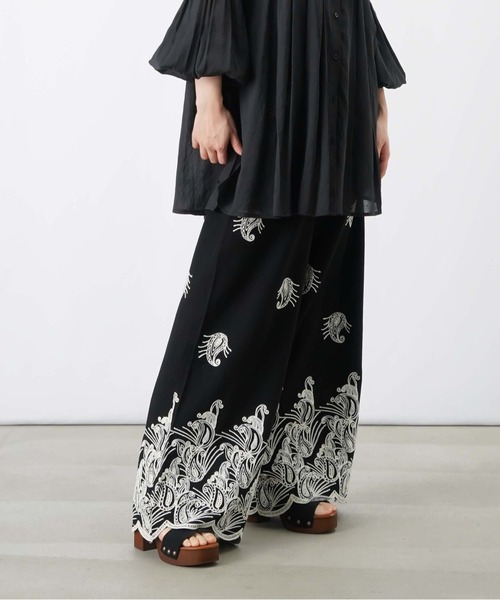 LUCA/LADY LUCK LUCA（ルカ/レディラックルカ）の「LC/LLL 刺繍コットンパンツ（その他パンツ・レディース・アイボリー/ブラック・FREE）」の2枚目の写真