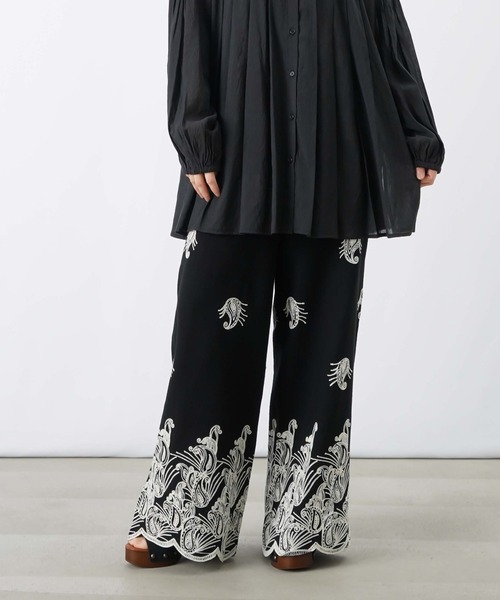 LUCA/LADY LUCK LUCA（ルカ/レディラックルカ）の「LC/LLL 刺繍コットンパンツ（その他パンツ・レディース・アイボリー/ブラック・FREE）」の6枚目の写真